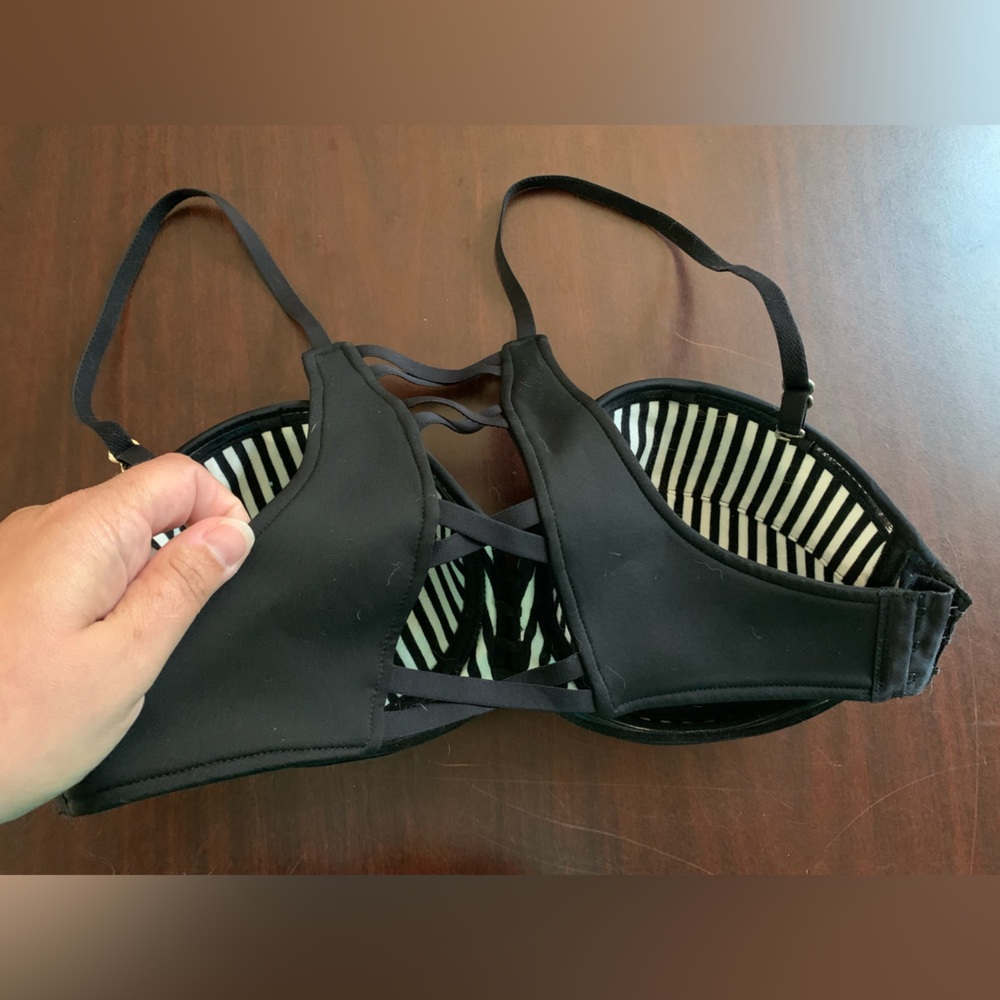 Bra lab size D bra with adjustable band and removable straps. - Picture 4 of 9